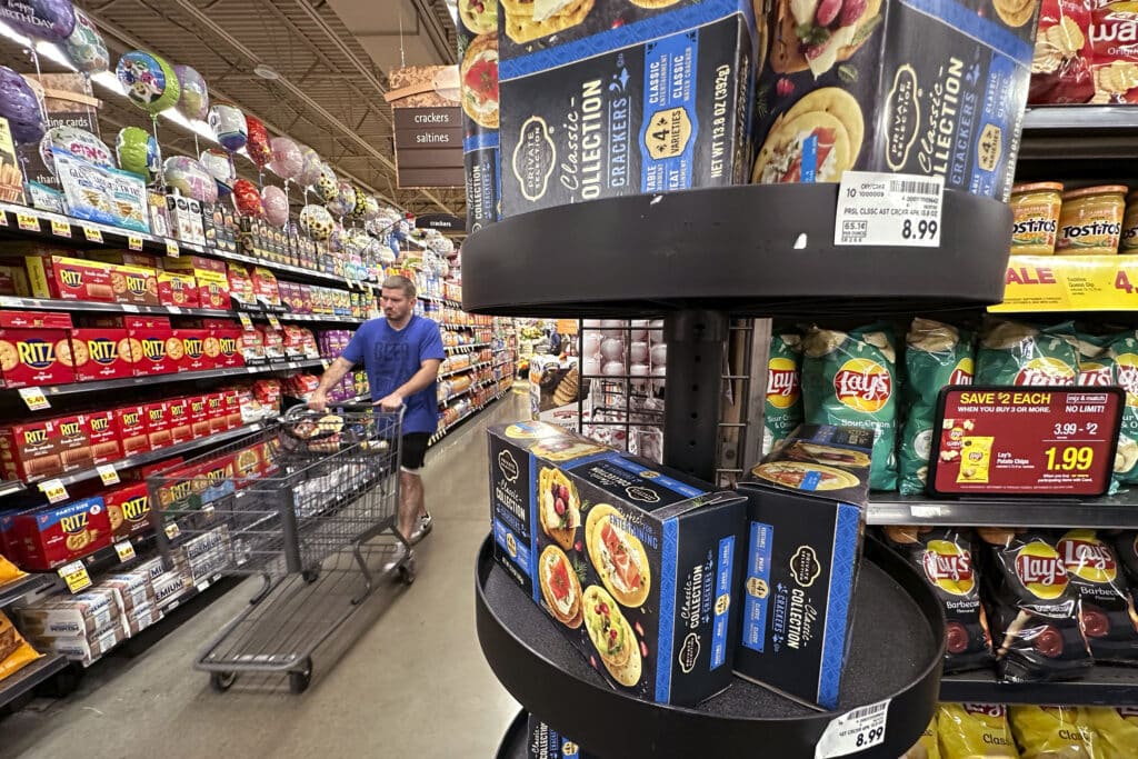 US consumer inflation picks up to 2.6 in October