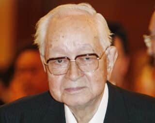 Yomiuri Shimbun group head Tsuneo Watanabe dies at 98