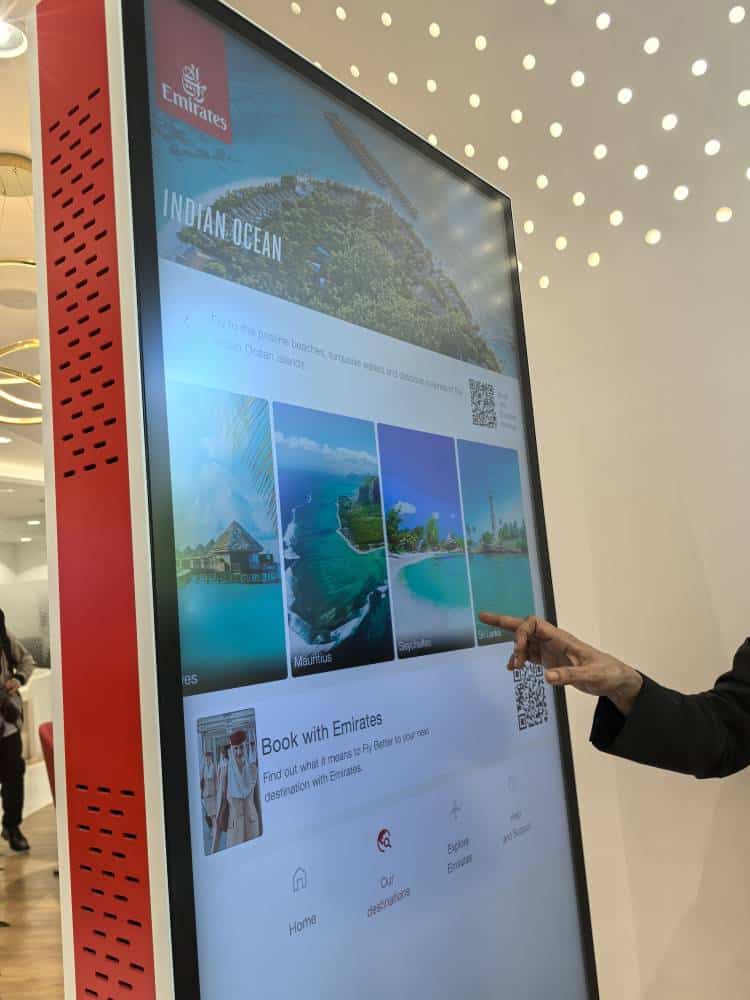 TOUCHSCREEN The store introduces a fully immersive Emirates experience equipped with smart technology, featuring an interactive self-service screen.