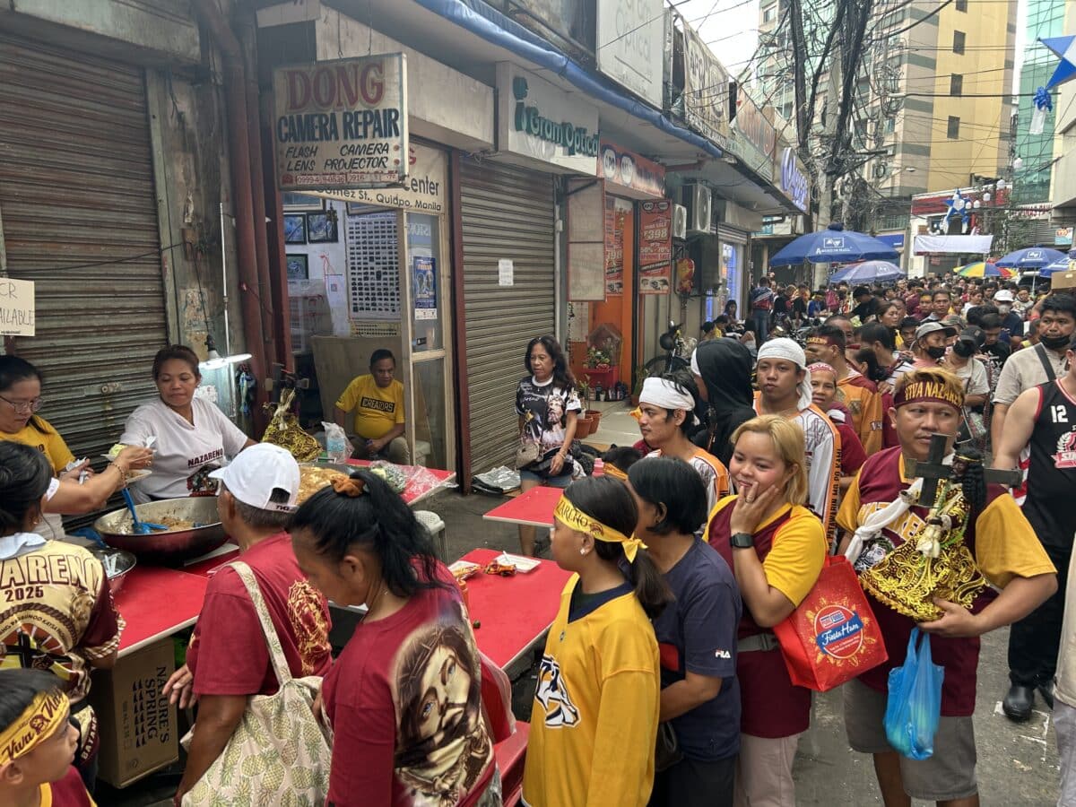 Quiapo businesses open doors with food, drinks for Nazareno devotees