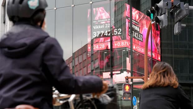 Japan real wages down for 2nd straight month in February
