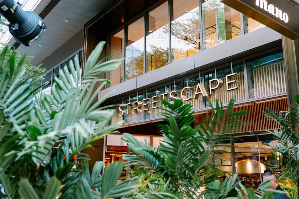 Malls like streets that grow with us