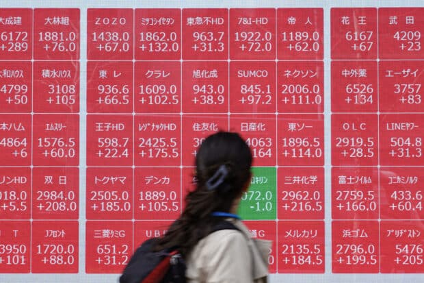 Stocks, oil recover slightly awaiting Trump's next tariffs moves