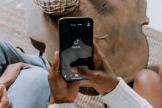 TikTok tests letting users add informative ‘Footnotes’