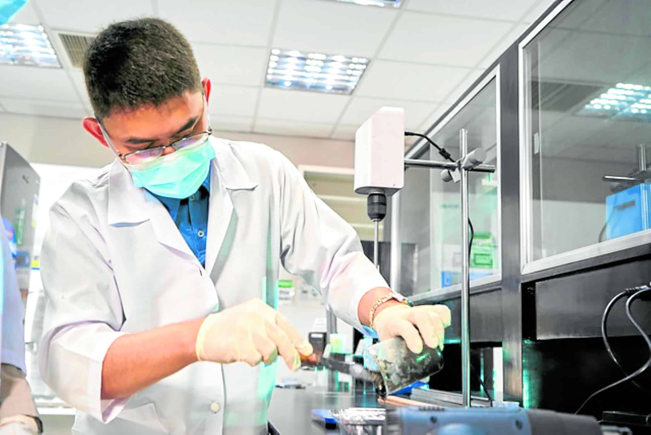 26-year-old Filipino jet sealant inventor vies for global honor