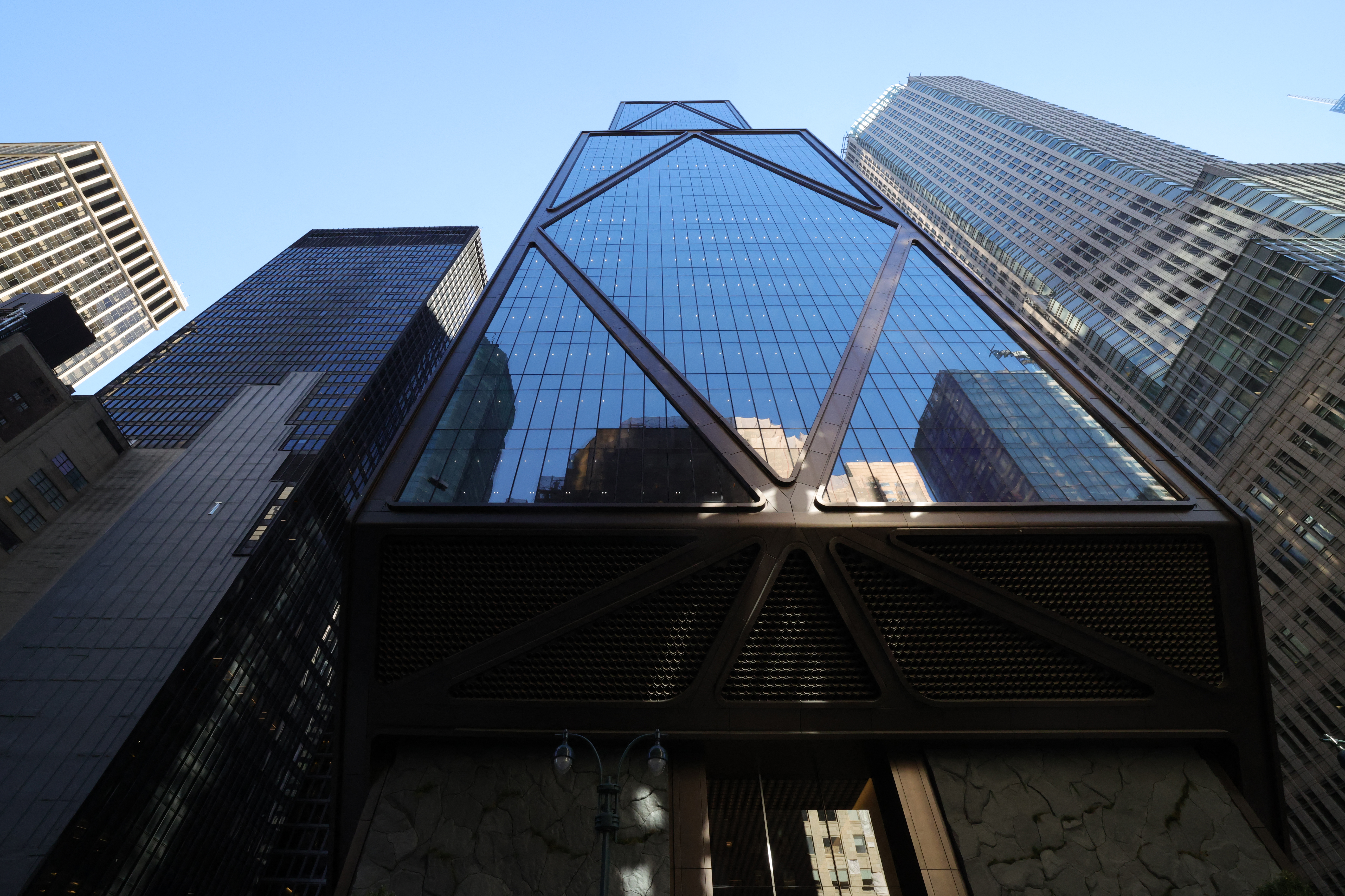 J.P. Morgan to shut down investment analytics arm Aumni