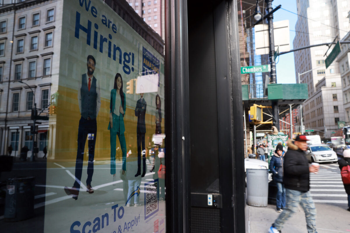 El crecimiento del empleo en el sector privado de EE.UU. no cumple con las expectativas de enero